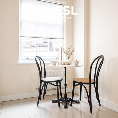 Elegant Apartment On Historic Cobbled High St Shrewsbury Town Centre Eksteriør bilde