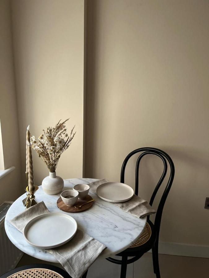 Elegant Apartment On Historic Cobbled High St Shrewsbury Town Centre Eksteriør bilde