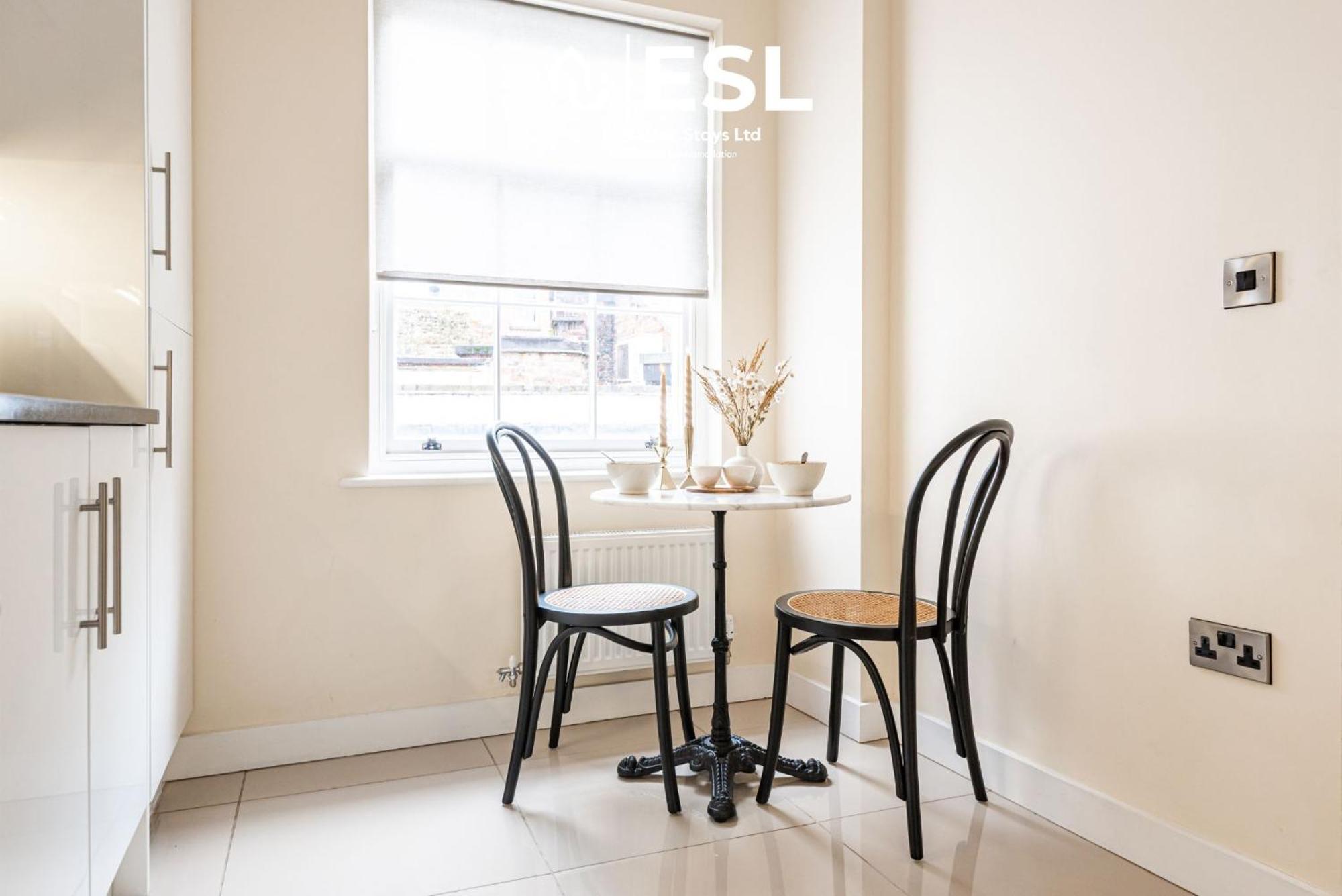 Elegant Apartment On Historic Cobbled High St Shrewsbury Town Centre Eksteriør bilde